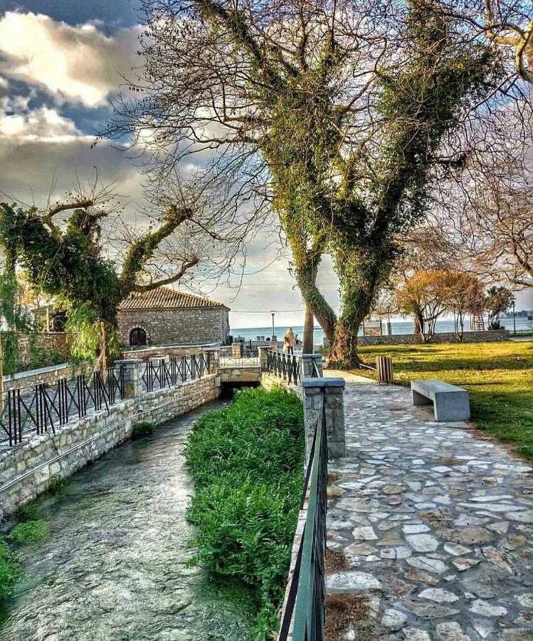 Nafpaktos Beach Luxury Suites Buitenkant foto